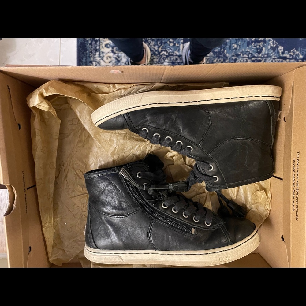 UGGS SNEAKERS
